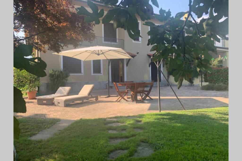 Апартаменты A Casa Di Sissi Биелла Экстерьер фото